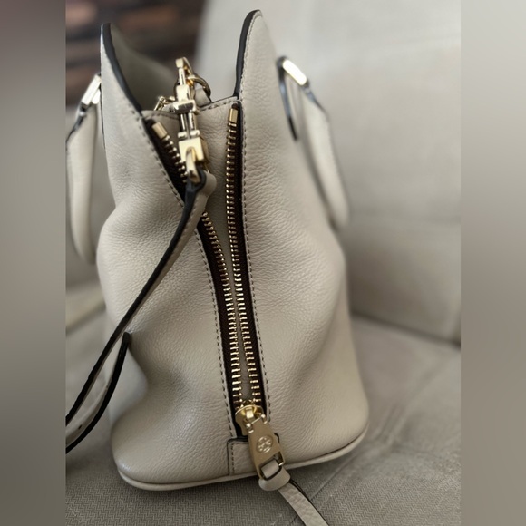 Tory Burch Pebbled Leather Bag - Picture 7 of 10